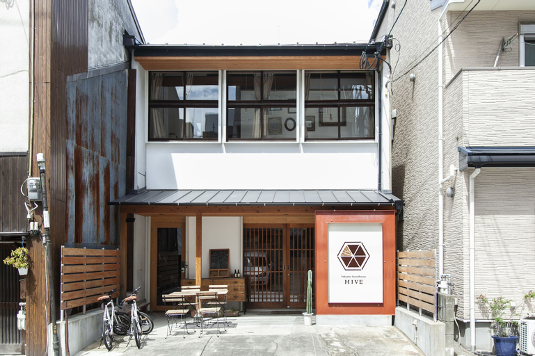 Fukuoka Guesthouse HIVE - Hostel, Fukuoka