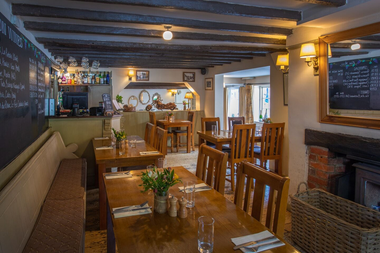 Food & Drinks 5, The White Lion, Hampshire