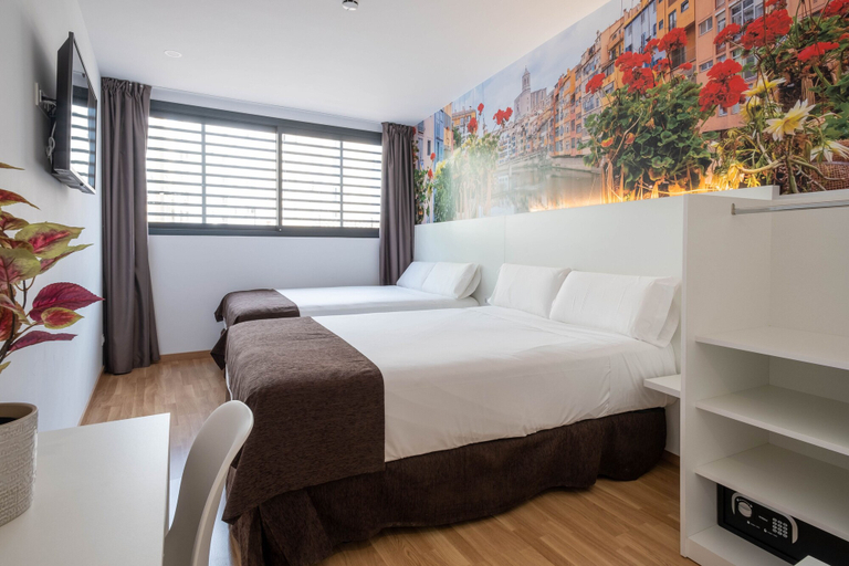 Bedroom 3, Hotel BestPrice Girona, Girona