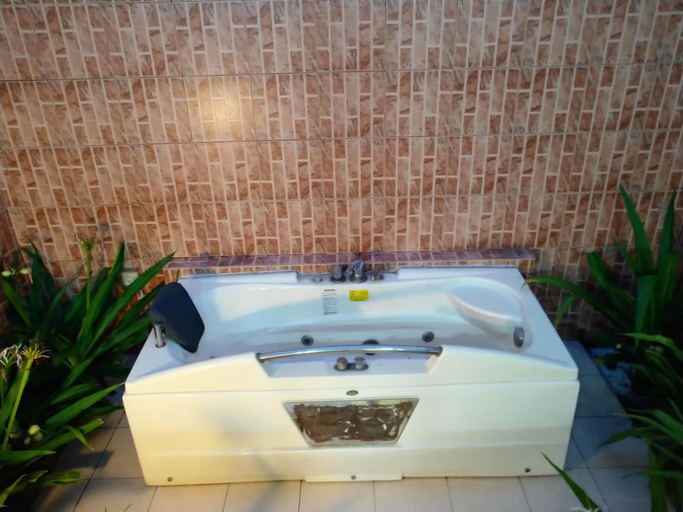 Bathroom 3, Midsummer Thulusdhoo, Kaafu Atoll