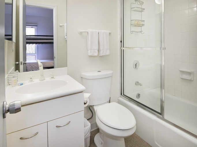 Bathroom 4, Lionshead Center, Eagle