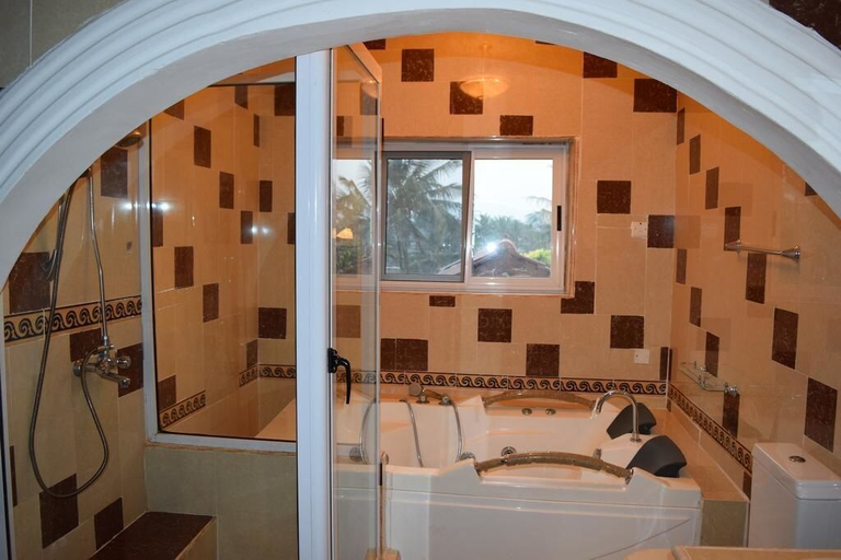Bathroom 5, Coconut Pointe Villa & Beach Resort, Dangbe East