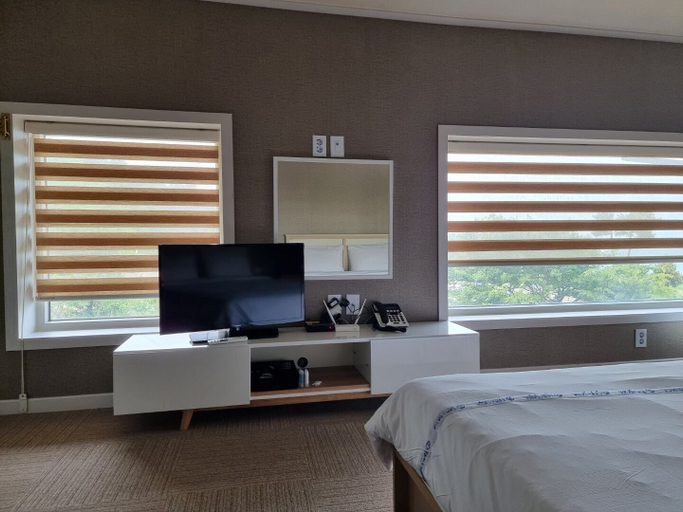 Bedroom 3, Benikea Mountain and Sea Yangyang, Yangyang