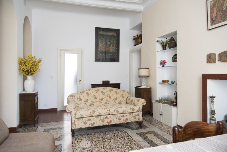 Living area 3, Pleasant 2 Bedrooms Flat in Brera, Milano