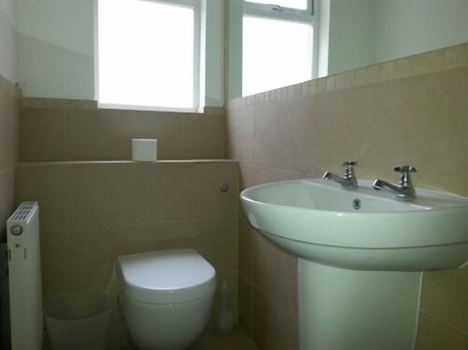Bathroom 4, The Woodfield Hotel, Blackpool