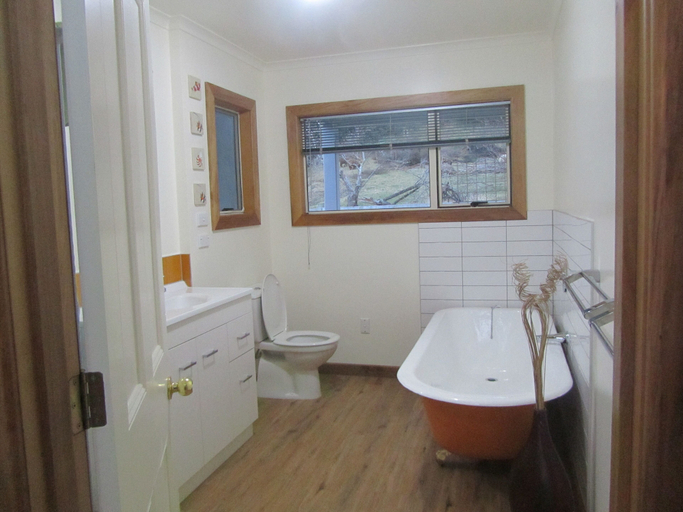 Bathroom 3, Loch Sloy Farmstay, Christchurch
