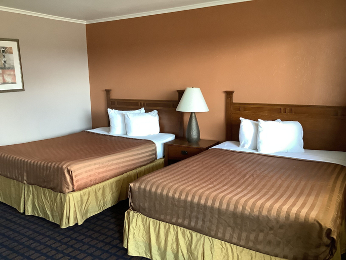 Bedroom 4, Silver Spur Vintage Inn & Suites, Ford