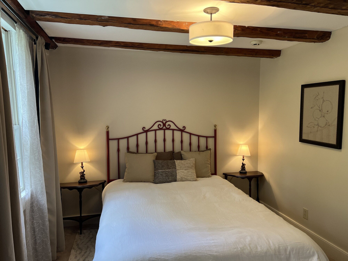 Bedroom 2, Independence Inn, Strafford