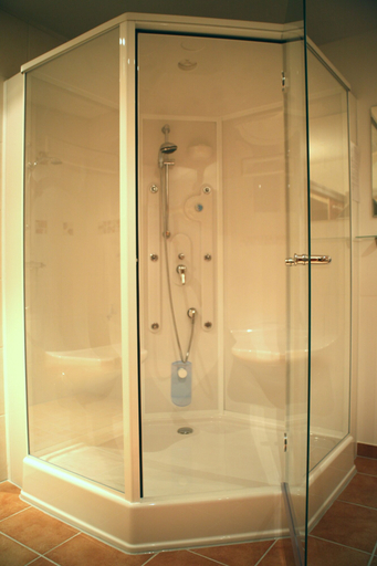 Bathroom 5, Wörners Schloss Weingut & Wellness Hotel, Kitzingen