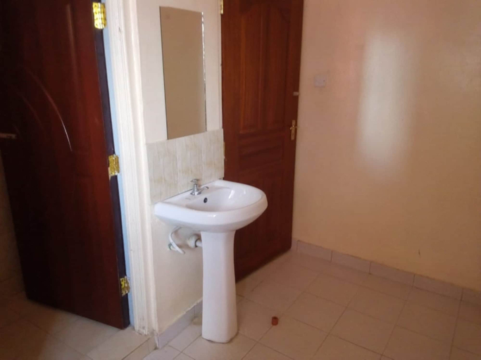 Bathroom 2, Ruby G Hotel and Club, Roysambu