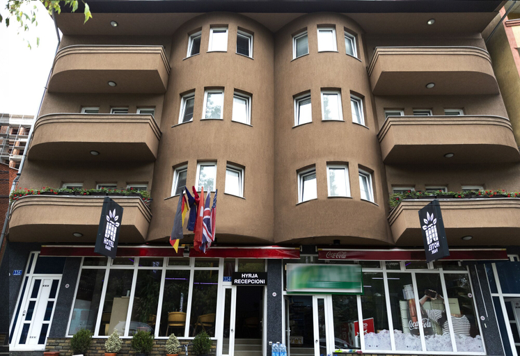 Exterior & Views