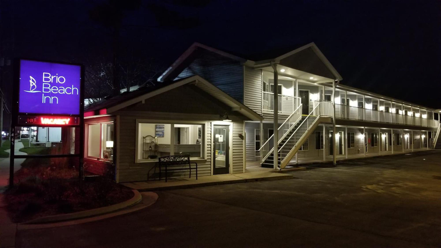 Exterior & Views 2, Brio Beach Inn, Grand Traverse