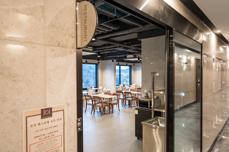 Food & Drinks 5, Hotel Demer, Muan
