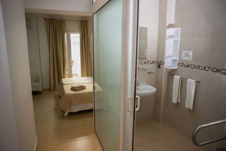 Bathroom 5, Hostal Victoria Mar, Cádiz