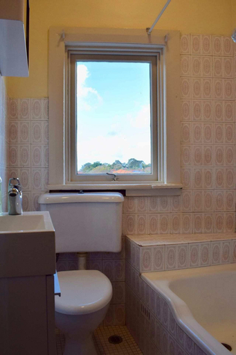 Bedroom 2, Comfortable 3 Bedroom Apartment In Trendy Haberfield, Ashfield
