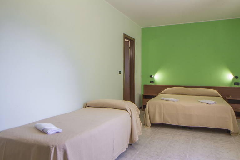 Bedroom 2, Poggio Active Hotel, Foggia