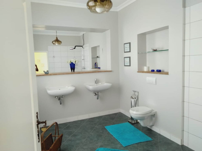 Bathroom, Cozy Apartment, Roysambu