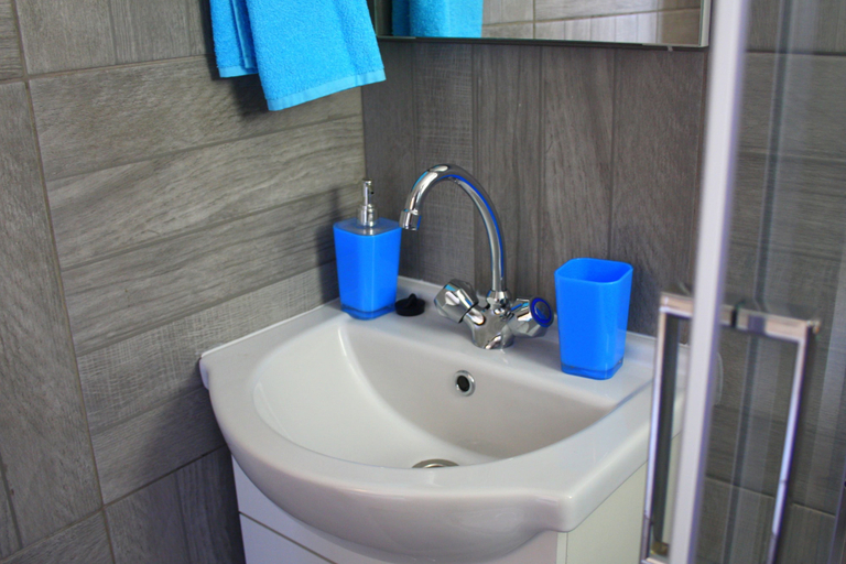 Bathroom 3, Seventh Sea