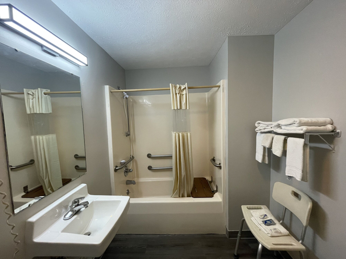 Bathroom 3, Embassy Inn, Lewis