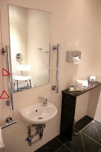 Bathroom 2, Holiday Inn DARLINGTON - A1 SCOTCH CORNER by IHG, North Yorkshire