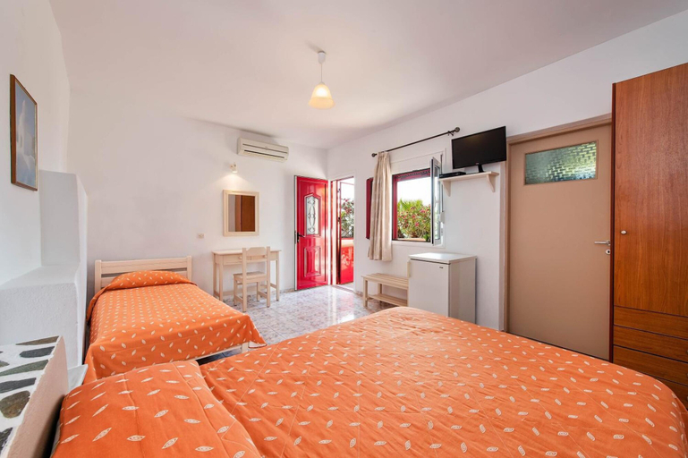 Bedroom 2, Pension The Flower, South Aegean