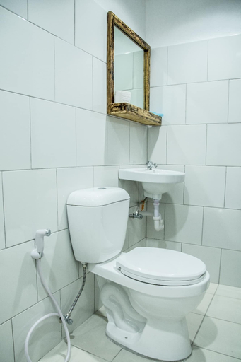 Bathroom 4, Hotel Avenija, Olongapo City