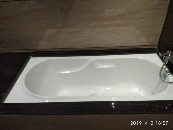 Bathroom 2, The Crown Business Hotel, Thane