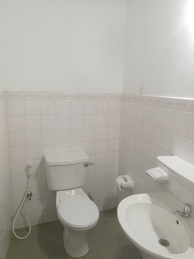 Bathroom 3, Bhakthi Yoga Sri Lanka, Thimbirigasyaya
