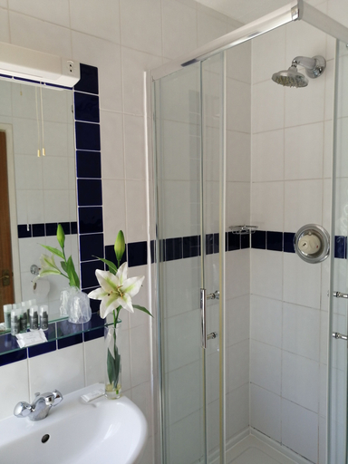 Bathroom 4, The Tudor Hotel, London