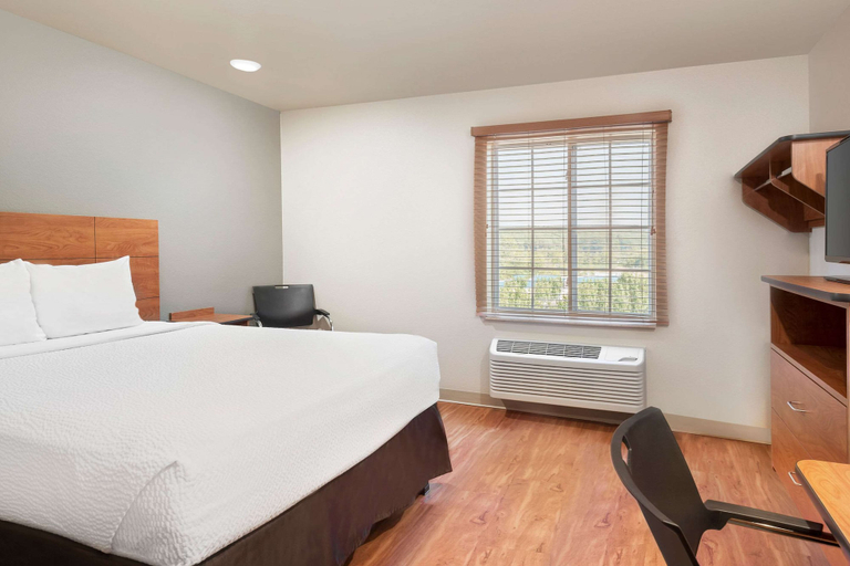 Bedroom 3, WoodSpring Suites Chattanooga, Hamilton