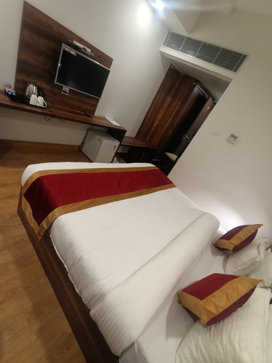 Bedroom 2, Clarks Inn Express, Samba