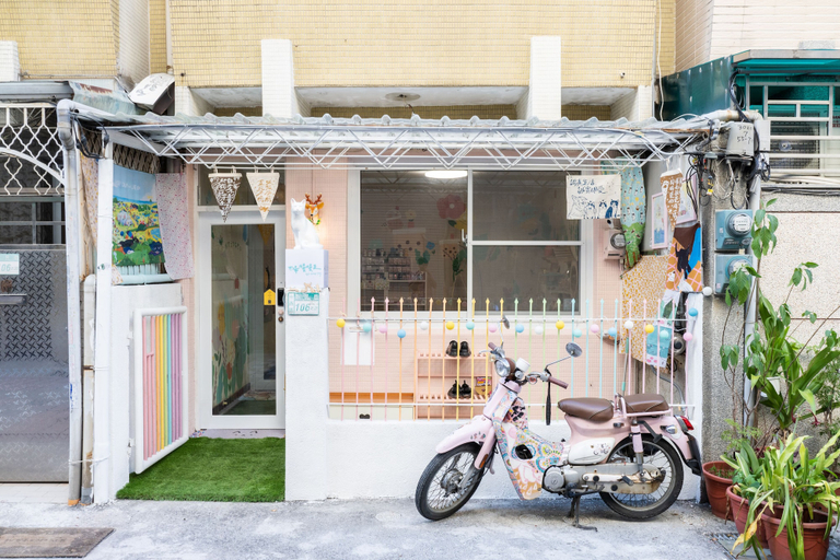 Exterior & Views 2, moon walks slowly, Tainan