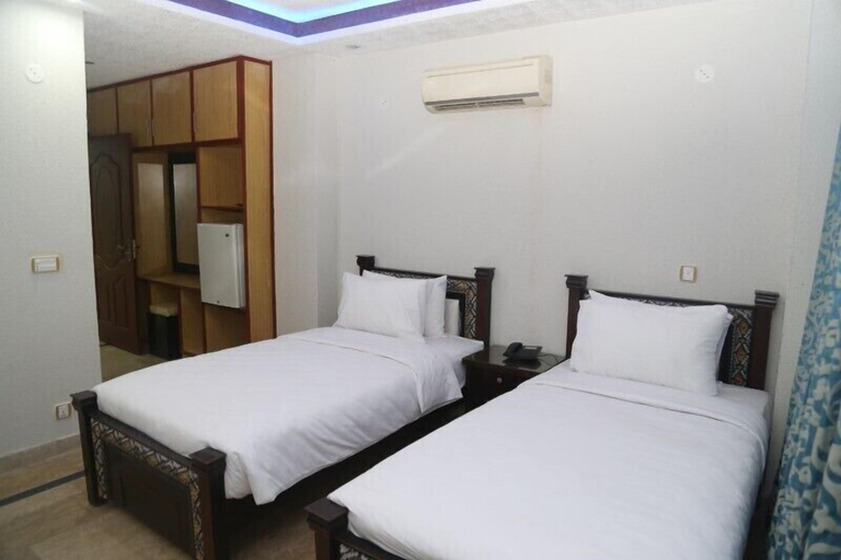 Bedroom 3, Pool & Park Hotel, Lahore