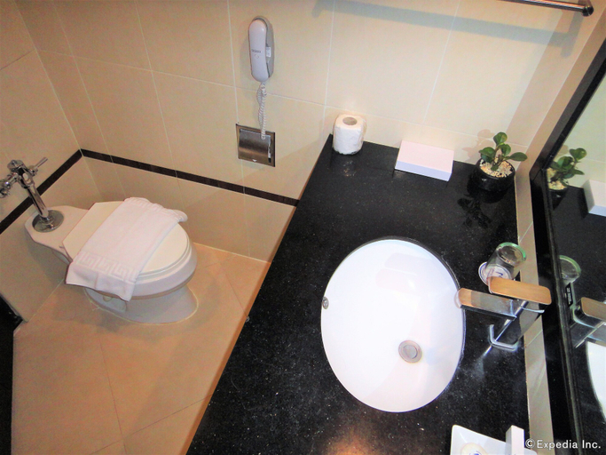 Bathroom 4, Mallberry Suites Business Hotel, Cagayan de Oro City