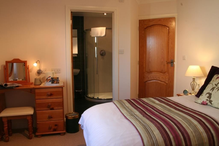 Bedroom 2, Mandeley Guest House, Cornwall