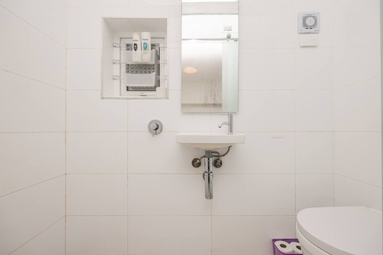 Bathroom 5, Bright and Adorable Studio in Vredehoek, City of Cape Town