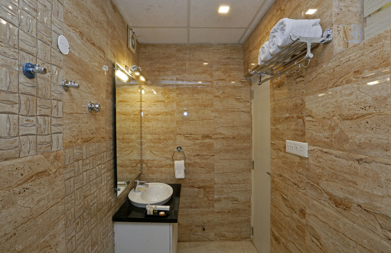 Bathroom 4, Clarks Inn Srinagar, Srinagar