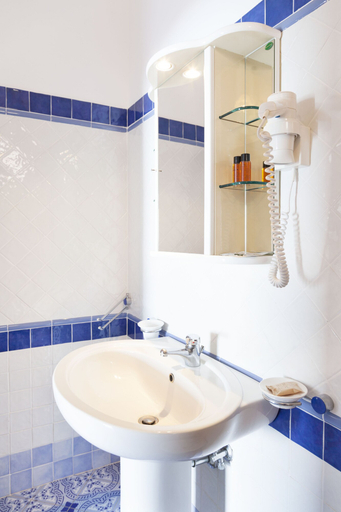 Bathroom 5, Hotel Girasole, Messina