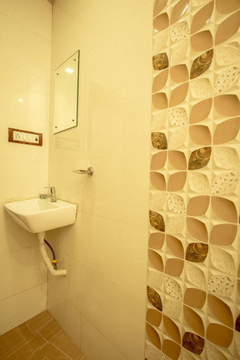 Bathroom 2, Hotel Apsara Near JJ Hospital, Mumbai City
