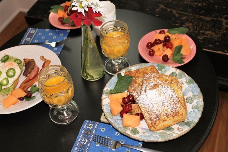 Food & Drinks 5, Belmont Blvd Bed and Breakfast, Davidson