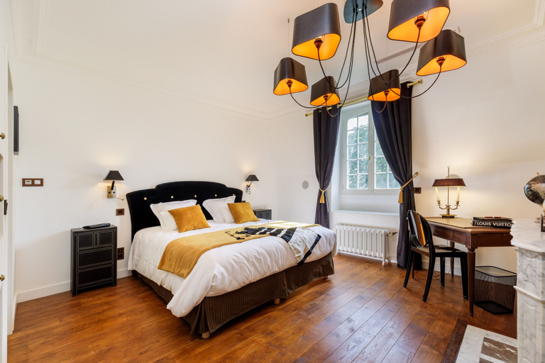 Bedroom 2, L'Hôtel Particulier, Hauts-de-Seine
