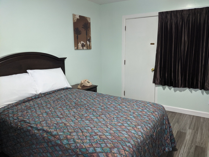 Bedroom 5, Laurel Notch Motel, Burlington