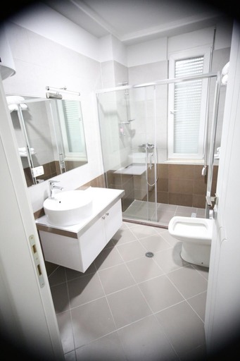 Bathroom 4, Hotel New York Kamez, Tiranës