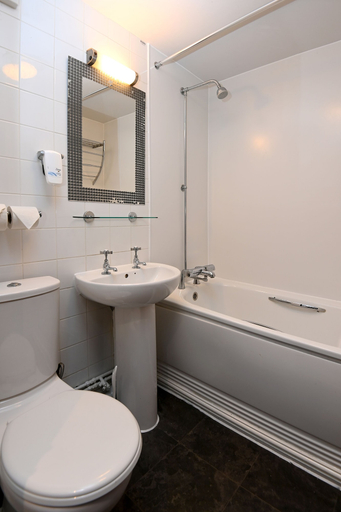 Bathroom 3, Swan, Thatcham by Marston’s Inns, West Berkshire