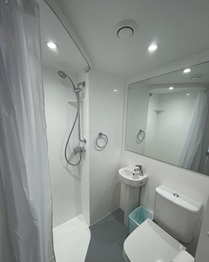 Bathroom 4, Smart Camden Inn Hostel, London