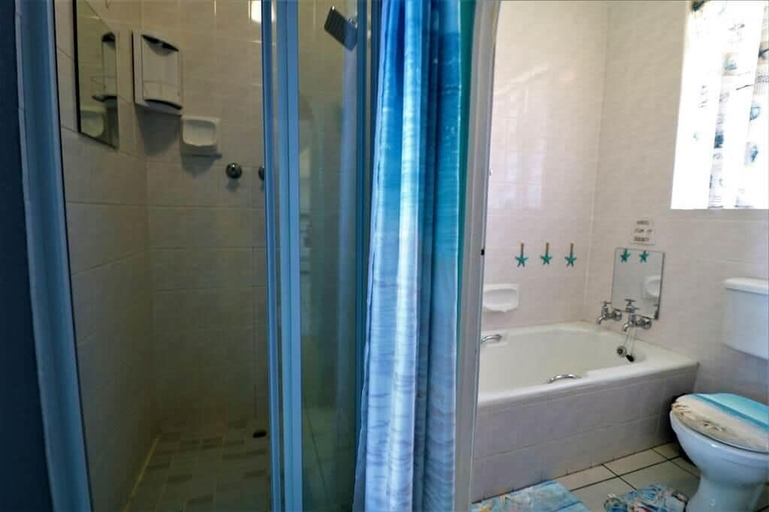 Bathroom, Ramsgate Beach Holiday Apartment, Ugu