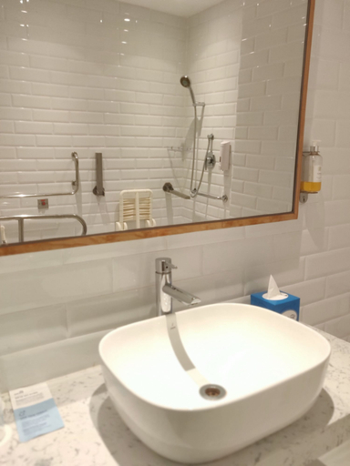 Bathroom 4, Holiday Inn Express AHMEDABAD PRAHLAD NAGAR by IHG, Ahmadabad