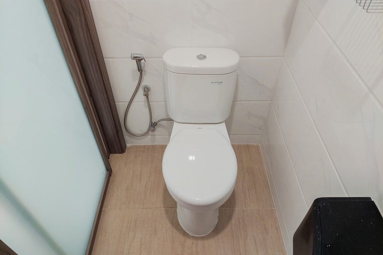 Bathroom 2, Well Appointed and Homey Studio at Sky House BSD Apartment, Tangerang Selatan