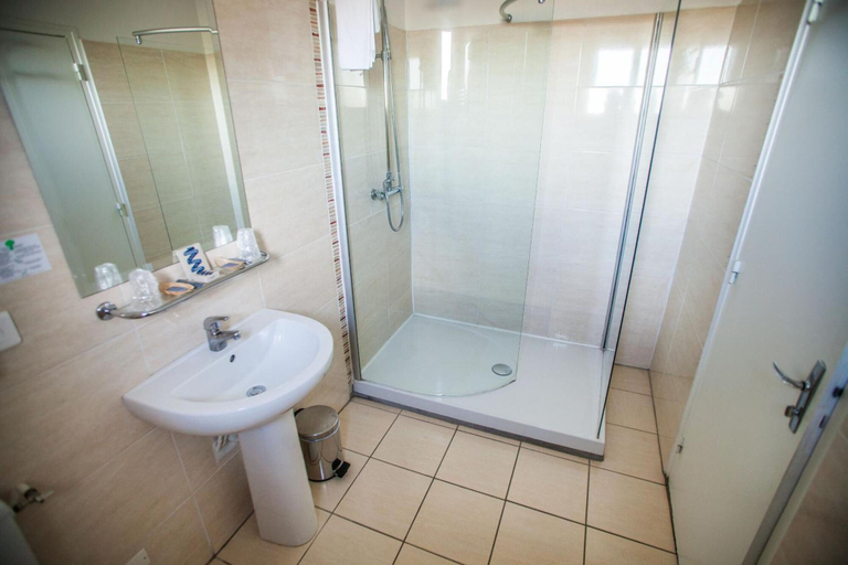 Bathroom 3, Hotel La Flambée, Dordogne