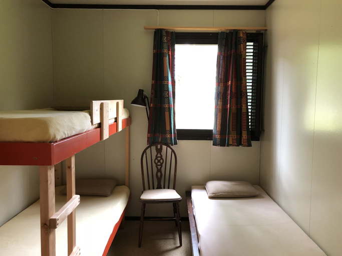 Bedroom 2, Tømmerneset Camping, Hamarøy